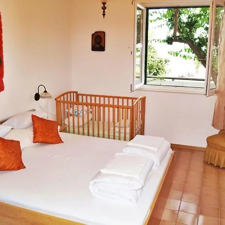 Apartment By The Sea Krilo Jesenice, Omis - 15145 Jesenice (Split-Dalmatia)