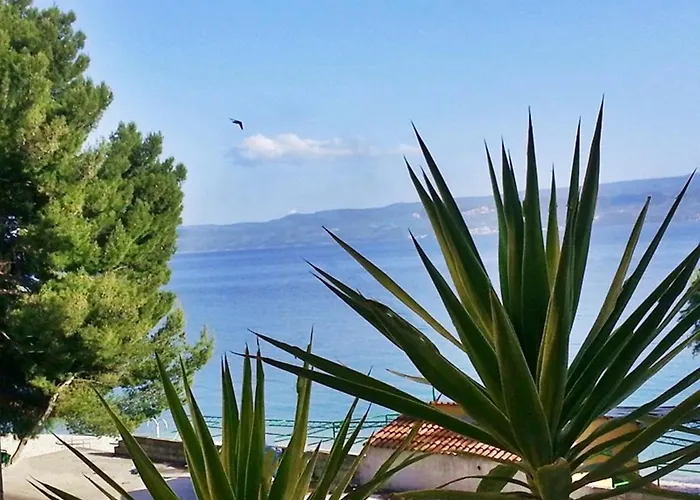 By The Sea Krilo Jesenice, Omis - 15145 * Jesenice (Split-Dalmatia)